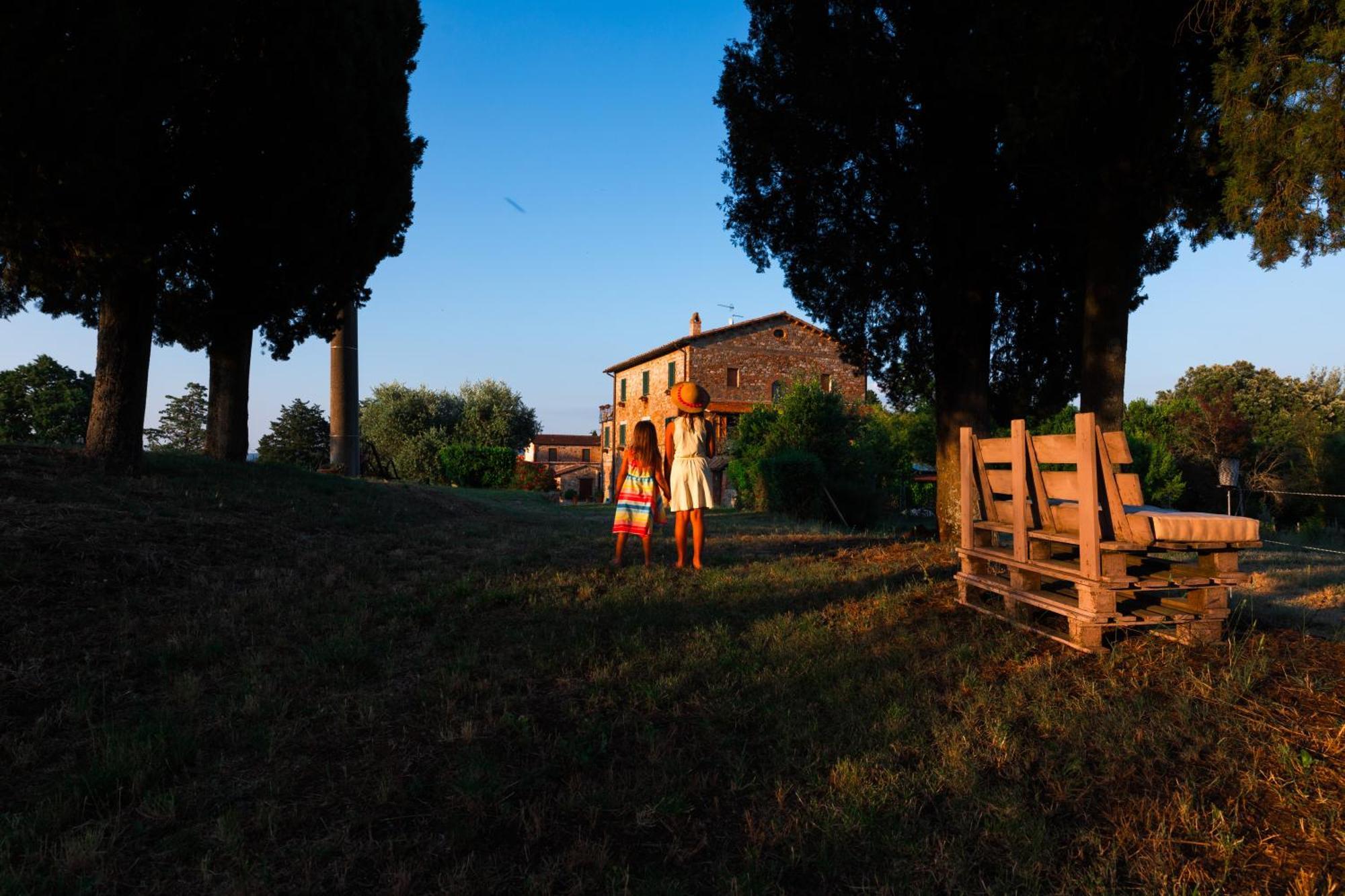 Agriturismo Spazzavento Palazzone Luaran gambar